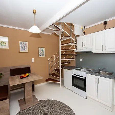 Sea Side Hill Astrakeri