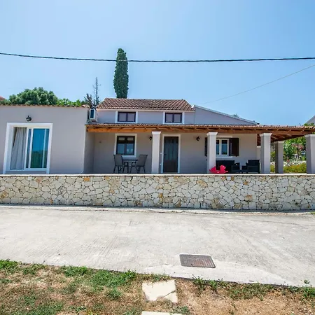 Apartamento Sea Side Hill Astrakeri