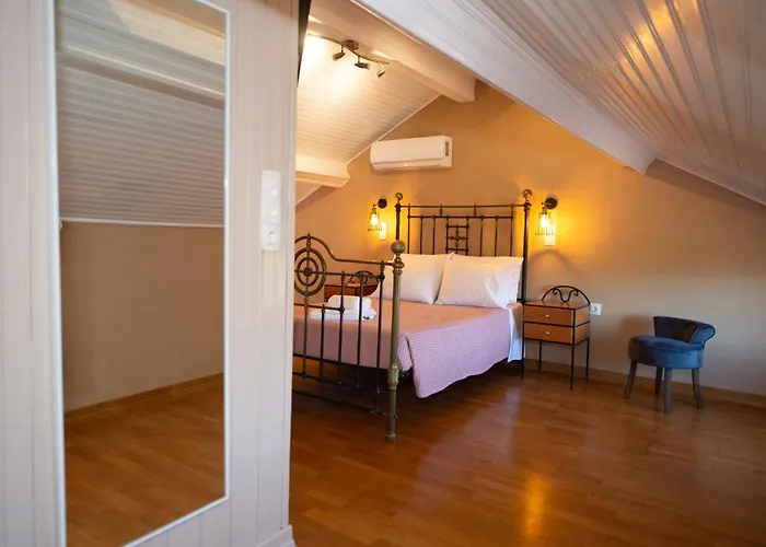 Sea Side Hill Apartment Astrakeri